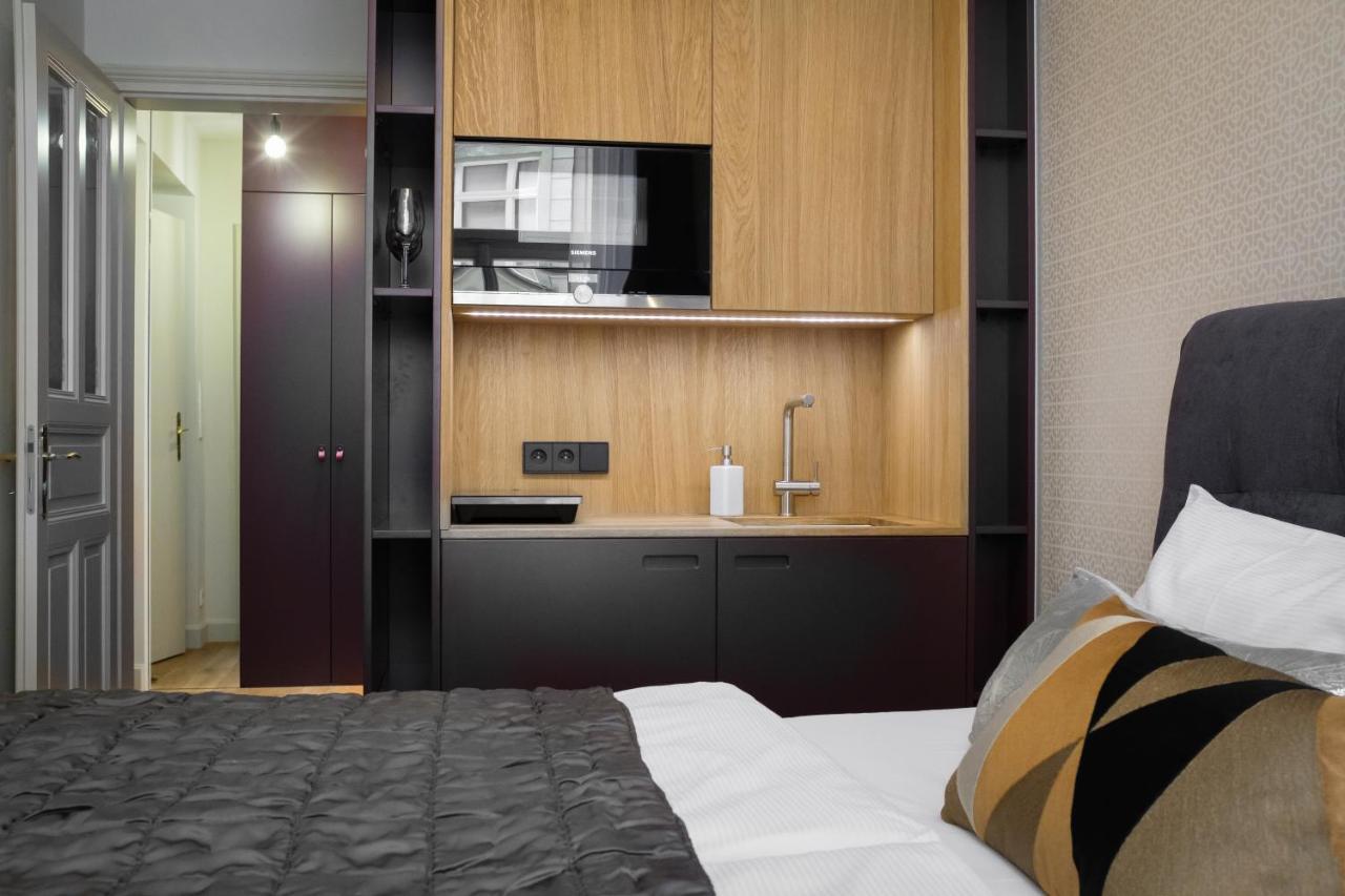 Mn6 Luxury Suites By Adrez プラハ エクステリア 写真